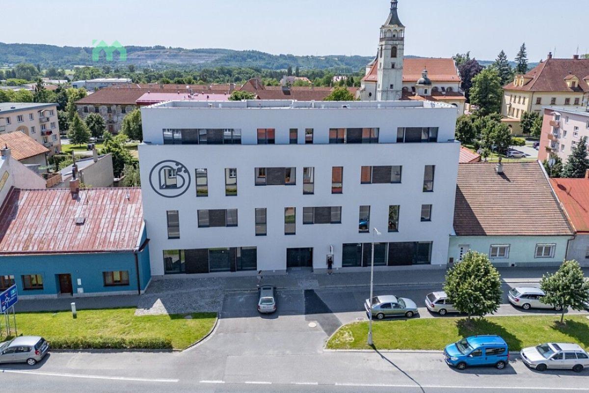 Pronájem obchodního prostoru 129 m² — fotografie 1