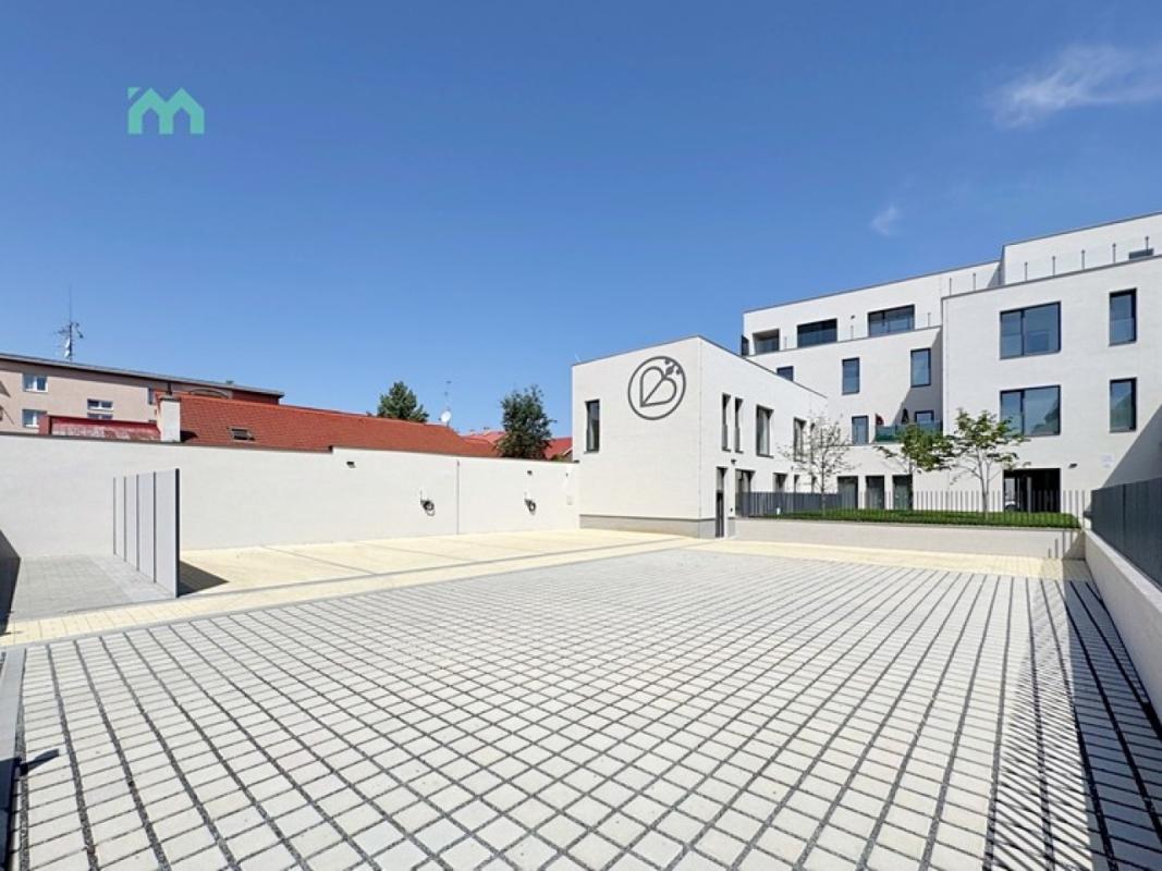 Pronájem bytu 2+kk 81 m² — fotografie 2