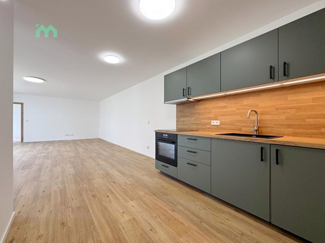 Pronájem bytu 2+kk 81 m² — fotografie 4