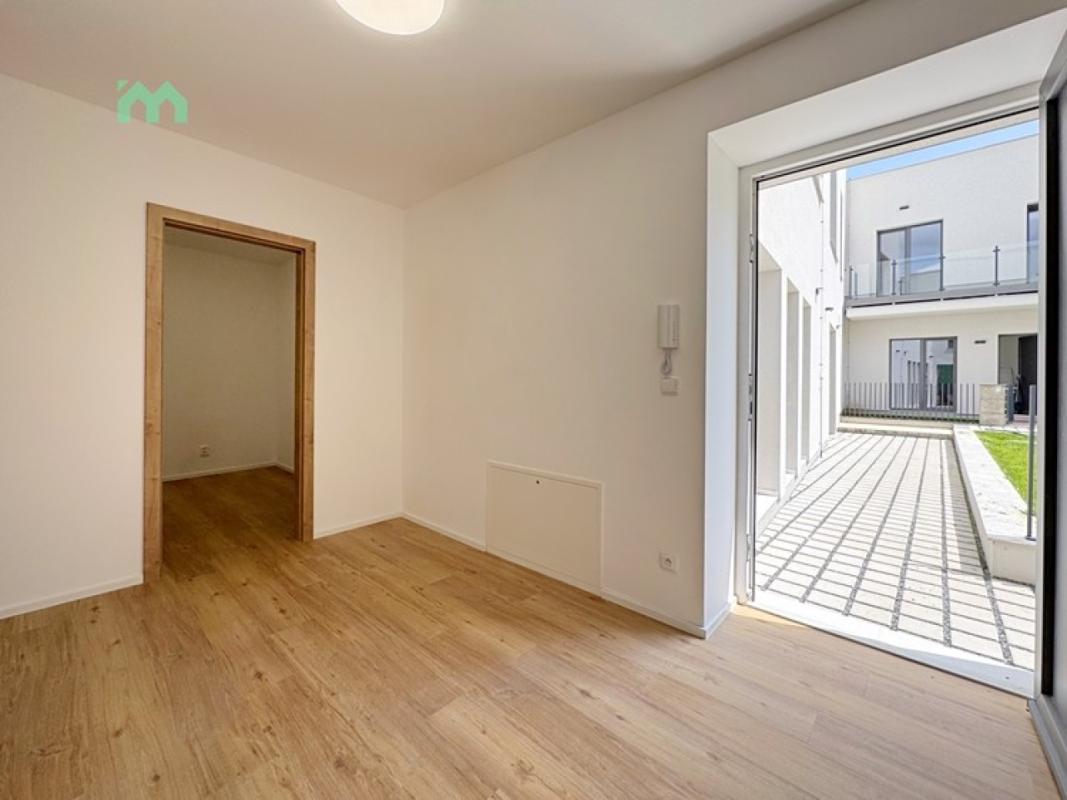Pronájem bytu 2+kk 81 m² — fotografie 8