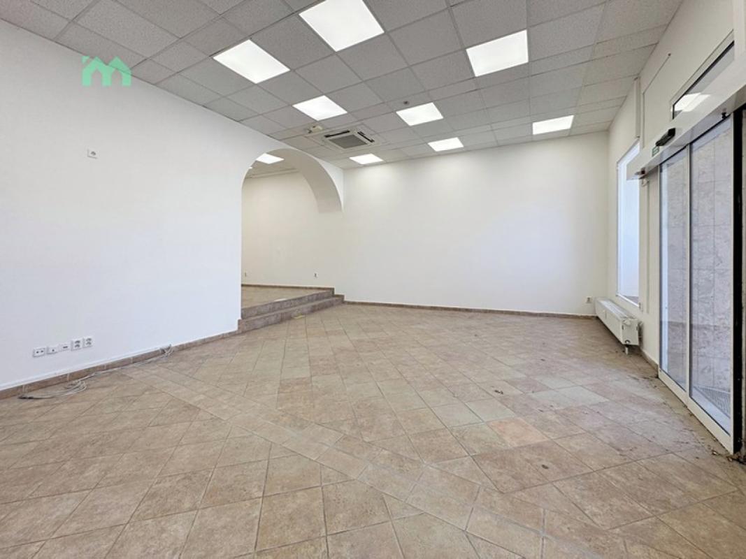 Pronájem obchodního prostoru 250 m² — fotografie 8