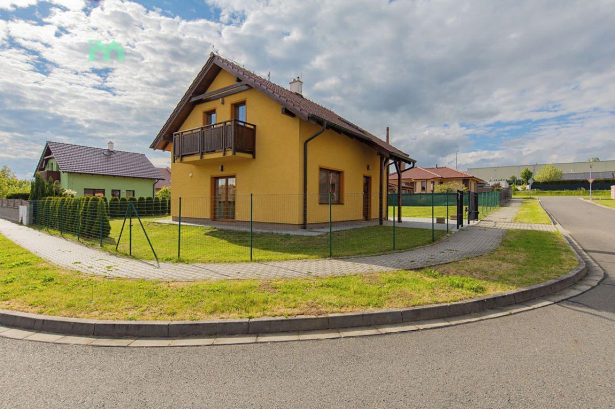 Prodej rodinného domu 106 m², pozemek 420 m² — fotografie 1
