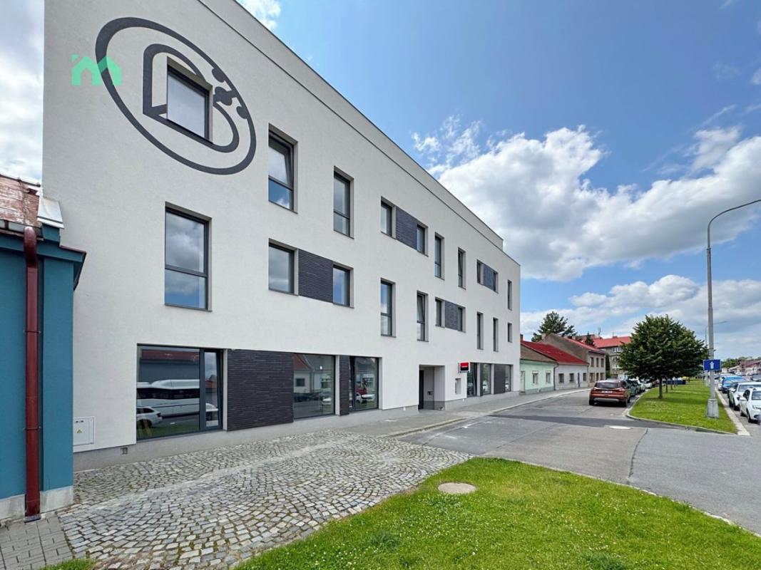 Pronájem bytu 2+kk 41 m² — fotografie 1