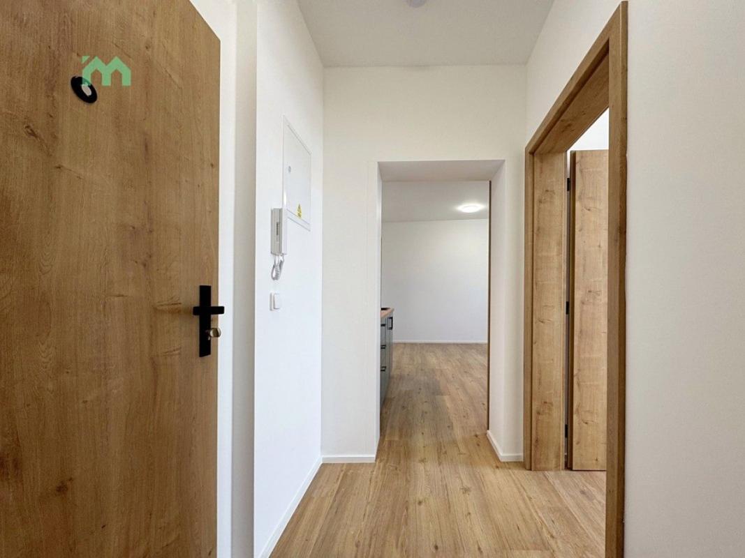 Pronájem bytu 2+kk 41 m² — fotografie 4