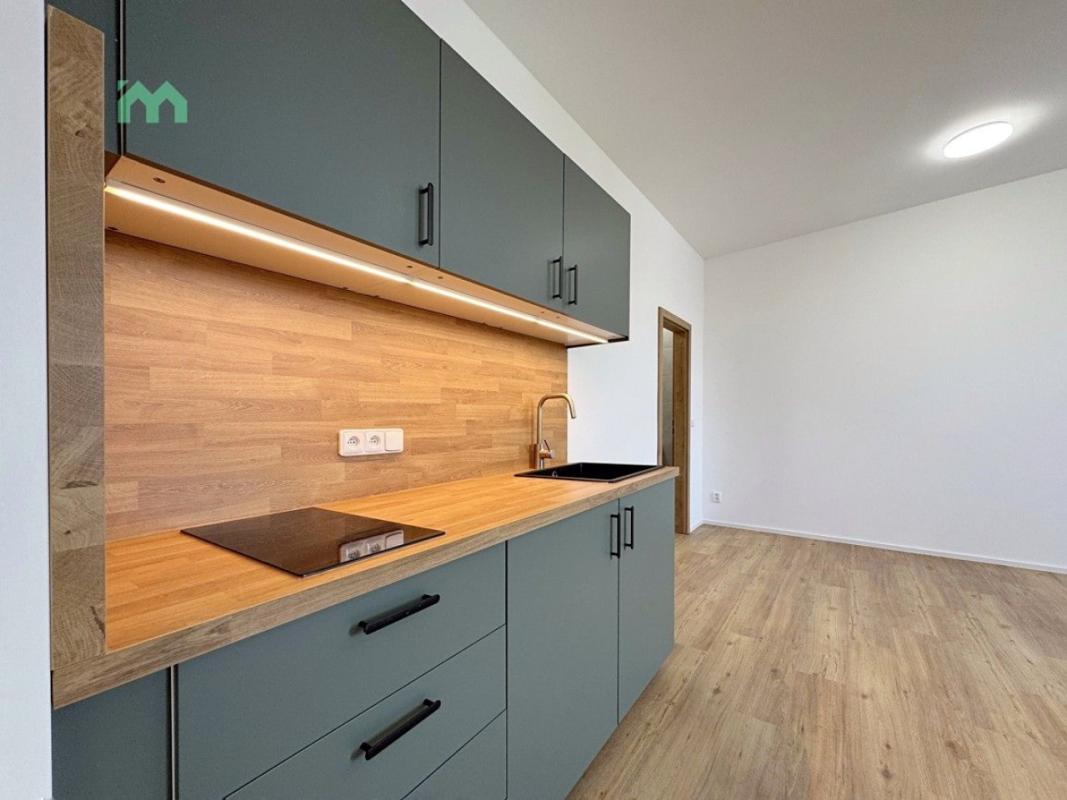 Pronájem bytu 2+kk 41 m² — fotografie 8