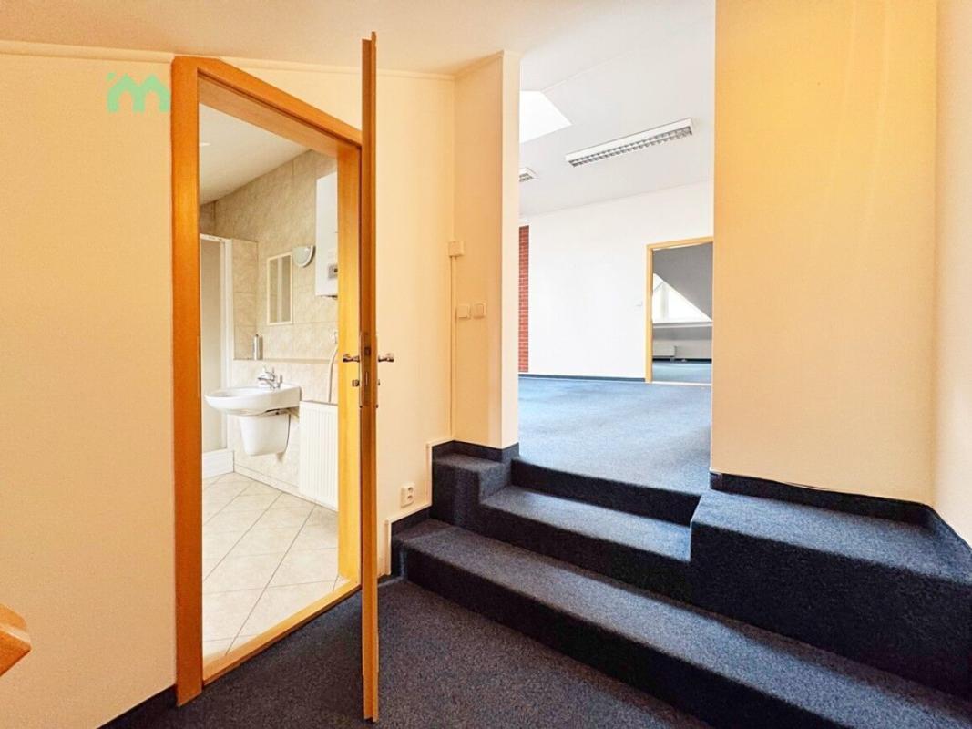 Pronájem kanceláře 100 m² — fotografie 11